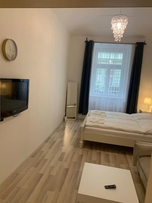 Helen Homestay Vysehrad Praga Esterno foto