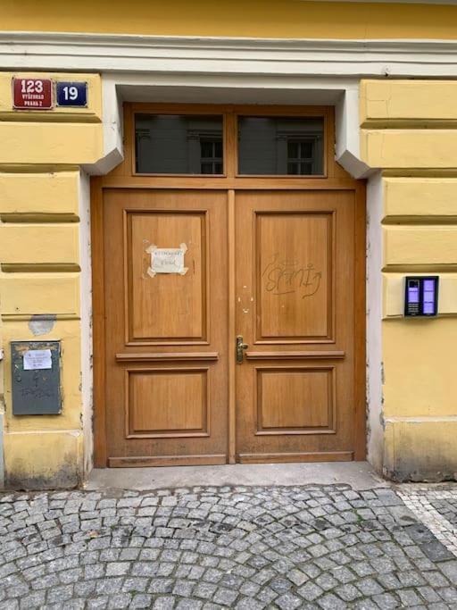 Helen Homestay Vysehrad Praga Esterno foto