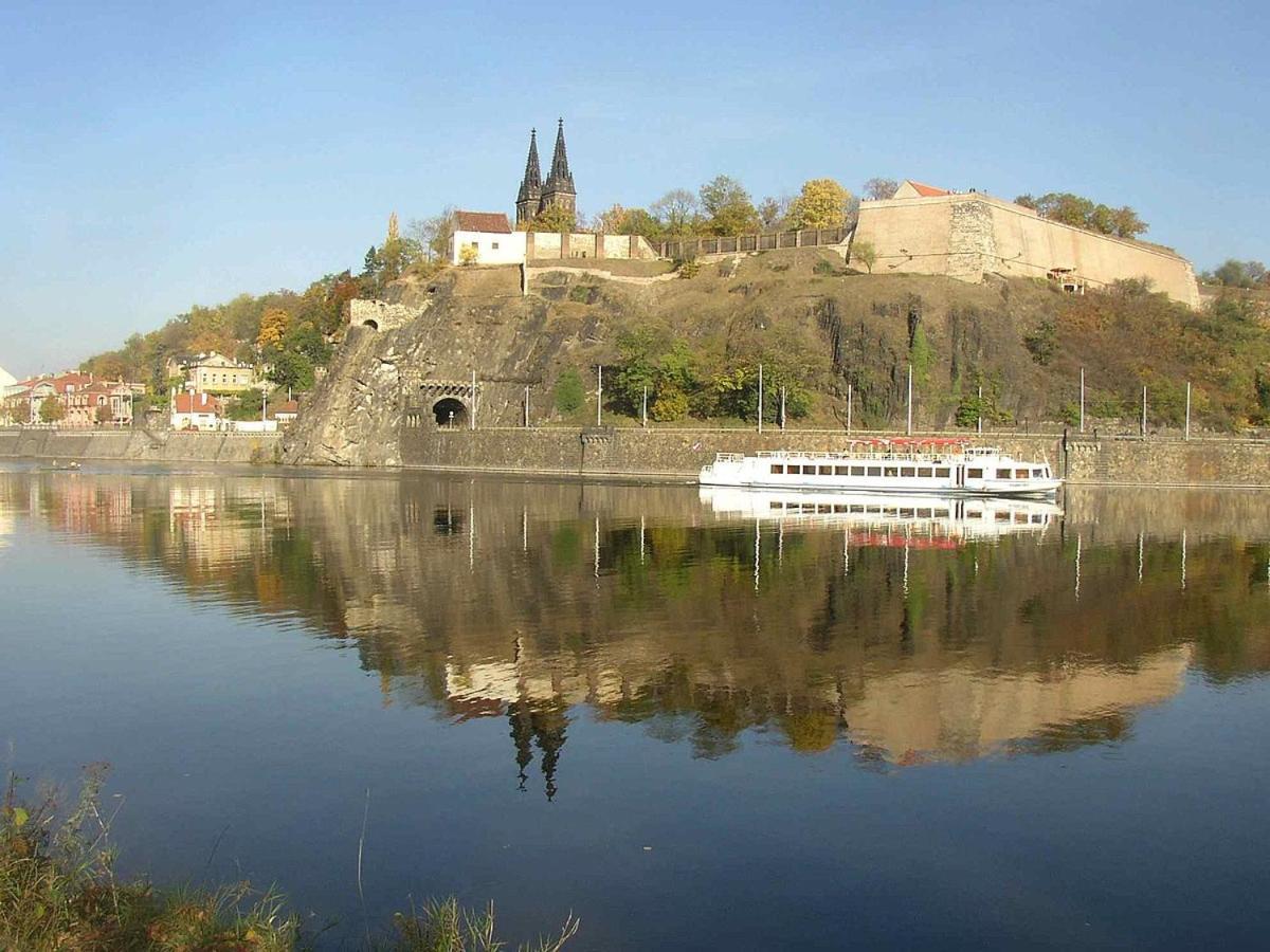 Helen Homestay Vysehrad Praga Esterno foto