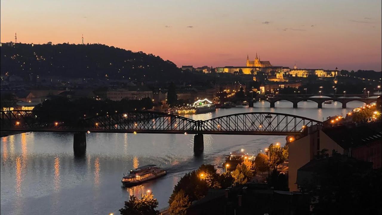 Helen Homestay Vysehrad Praga Esterno foto